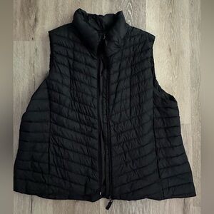 Old Navy Women's Black Puffer Vest